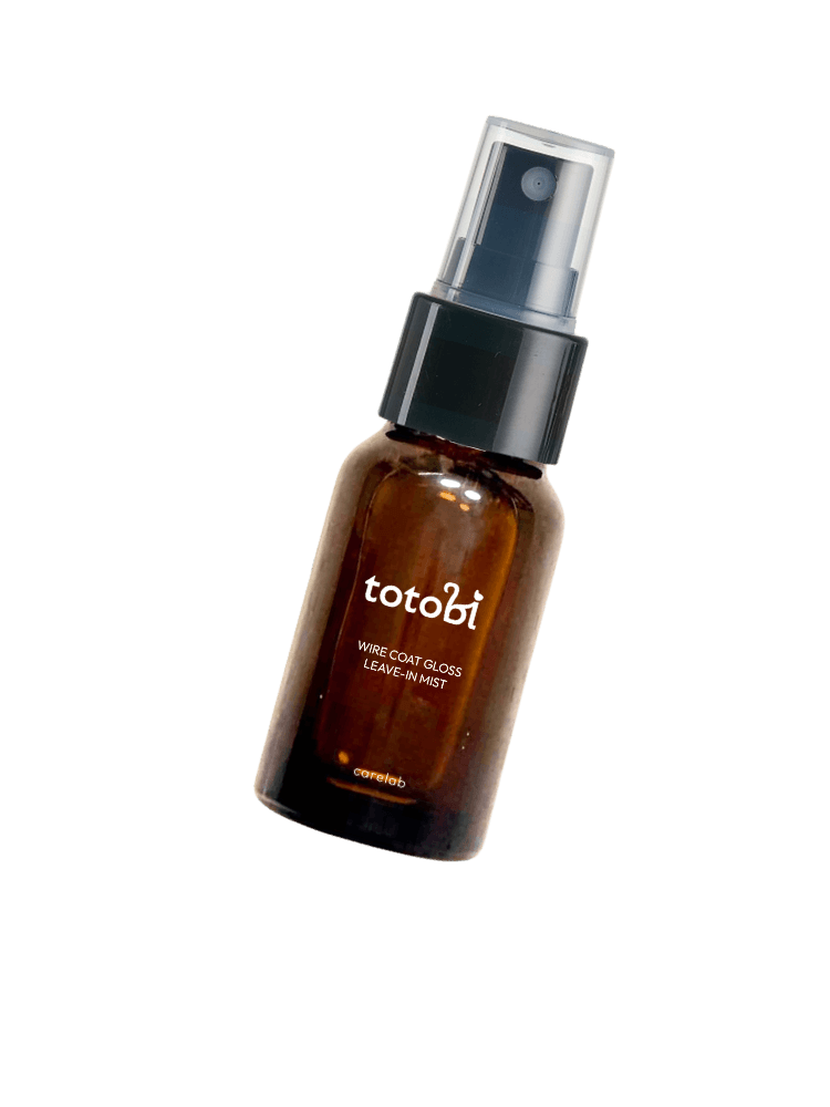 Próbka totobi carelab Wire Coat Gloss Leave-in Mist – Nabłyszczająca mgiełka bez spłukiwania dla psów szorstkowłosych, 10 ml